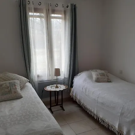 Les Terre Rouges Avec Piscine , D Hotes Gasthuis 4*