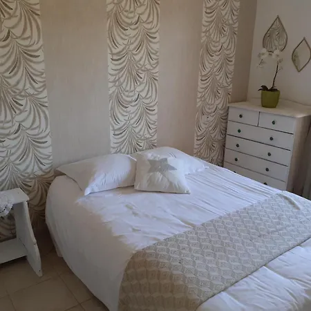 Villa Les Terre Rouges Avec Piscine , Chambres D Hotes