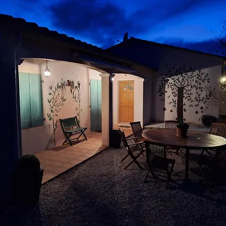 Villa Les Terre Rouges Avec Piscine , Chambres D Hotes