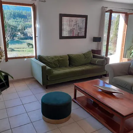 Guest house Villa Les Terre Rouges Avec Piscine , Chambres D Hotes 4*