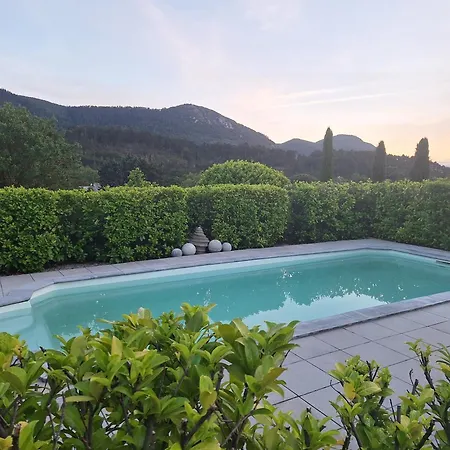 Guest house Villa Les Terre Rouges Avec Piscine , Chambres D Hotes