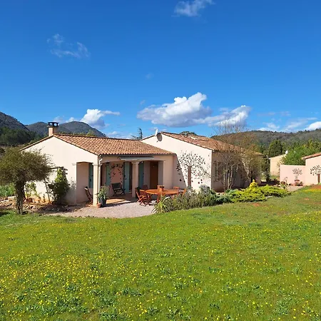 Guest house Villa Les Terre Rouges Avec Piscine , Chambres D Hotes 4*